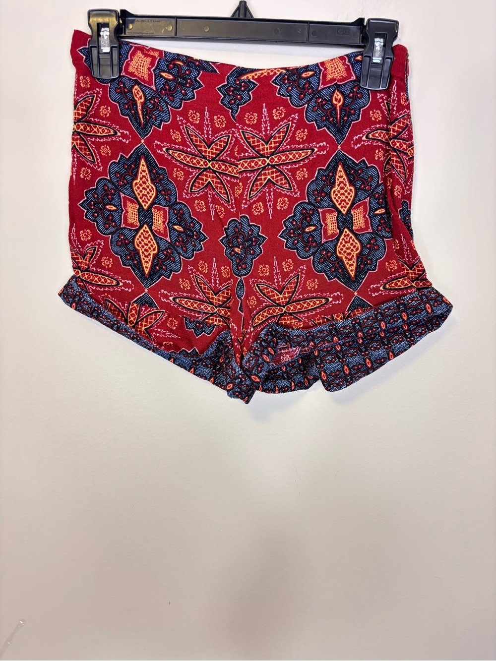Free People Women's Red Printed Cuffed-Hem Shorts Size 0